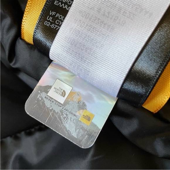 The North Face Women’s Snow Down Waterproof Parka In Black - Picture 11 of 11